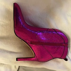 Pink Gianni Bini booties